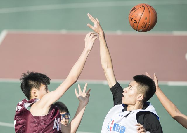 如果他出了城，那我们就安排警力，提前在前方布控。